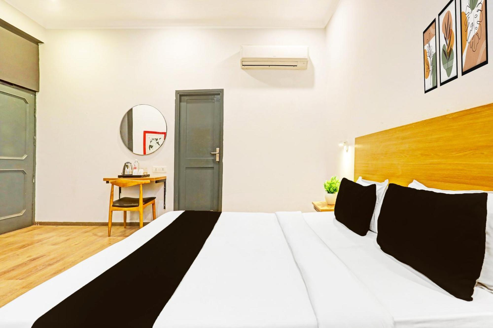 Super Townhouse Vijay Khand Gomti Nagar Lucknow Dış mekan fotoğraf